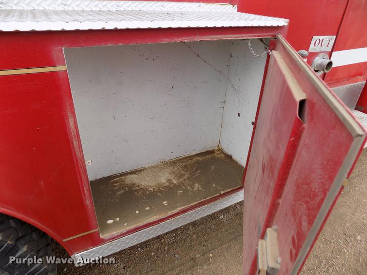 image for item FA9536 1975 Ford 800 fire truck