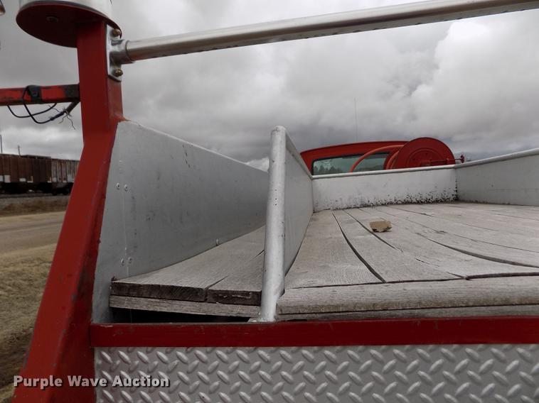 image for item FA9536 1975 Ford 800 fire truck