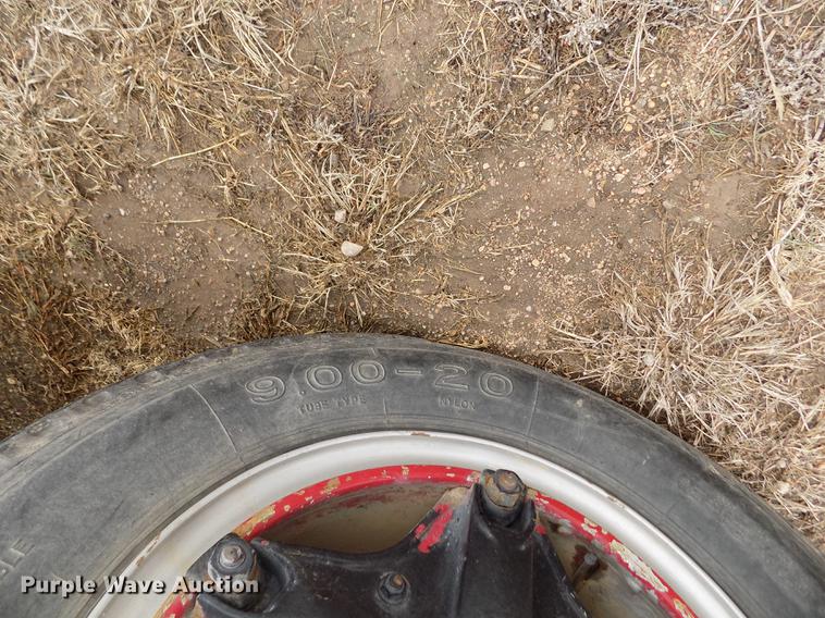 image for item FA9536 1975 Ford 800 fire truck