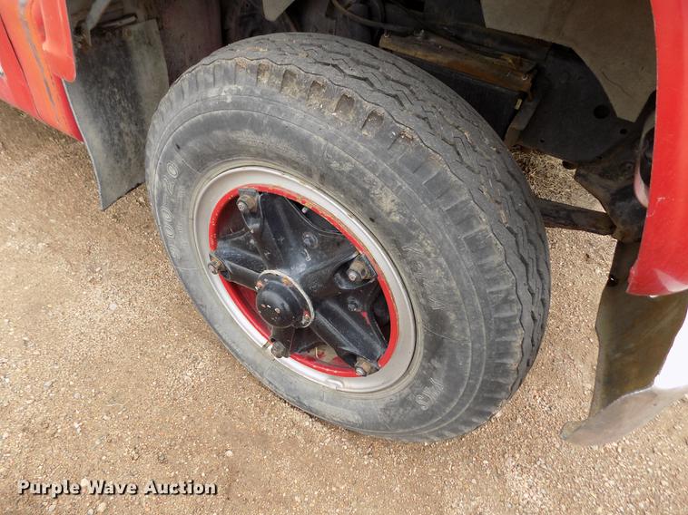 image for item FA9536 1975 Ford 800 fire truck