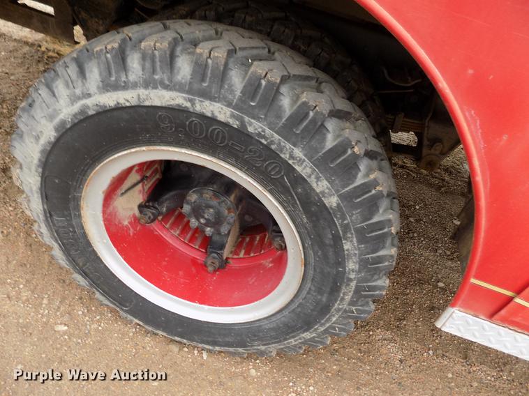 image for item FA9536 1975 Ford 800 fire truck