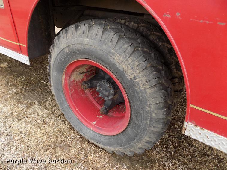 image for item FA9536 1975 Ford 800 fire truck