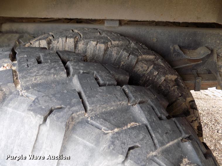 image for item FA9536 1975 Ford 800 fire truck