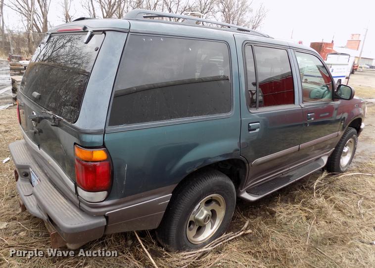 image for item FA9541 1997 Mercury Mountaineer SUV