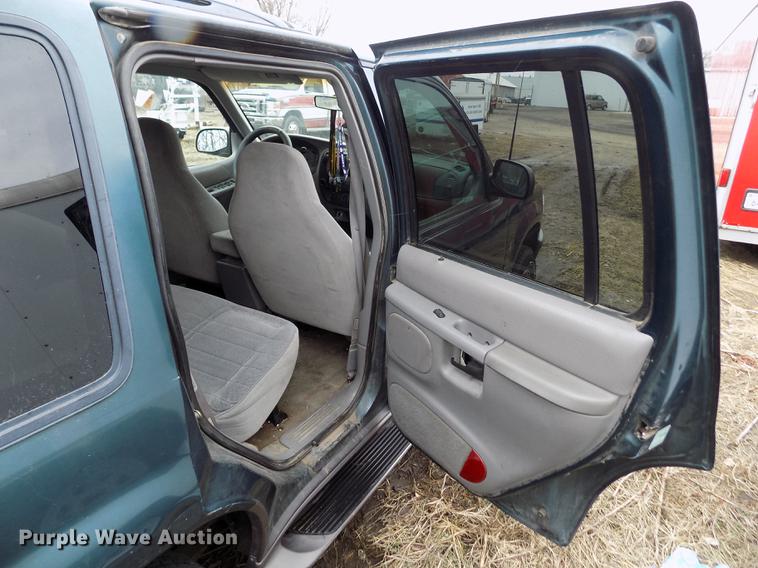 image for item FA9541 1997 Mercury Mountaineer SUV