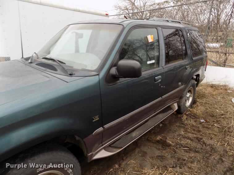 image for item FA9541 1997 Mercury Mountaineer SUV