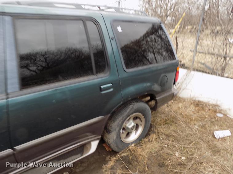 image for item FA9541 1997 Mercury Mountaineer SUV