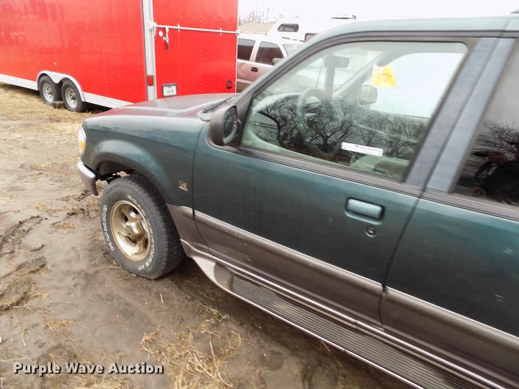 image for item FA9541 1997 Mercury Mountaineer SUV