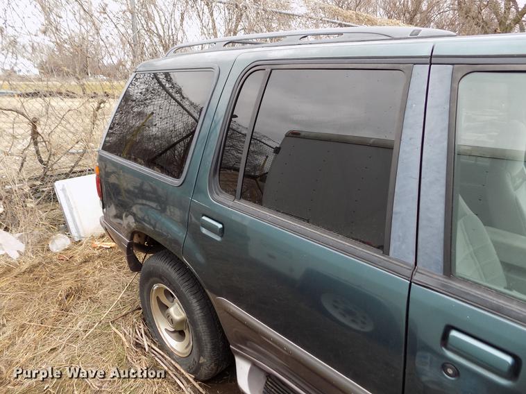 image for item FA9541 1997 Mercury Mountaineer SUV