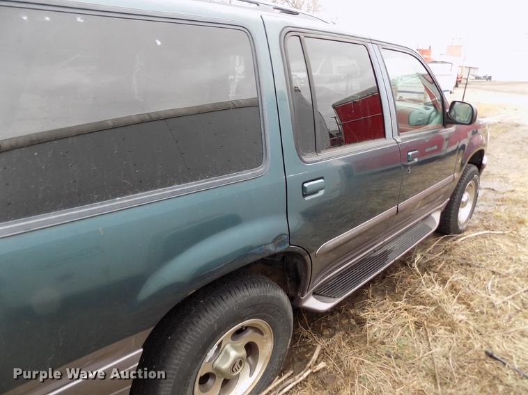 image for item FA9541 1997 Mercury Mountaineer SUV