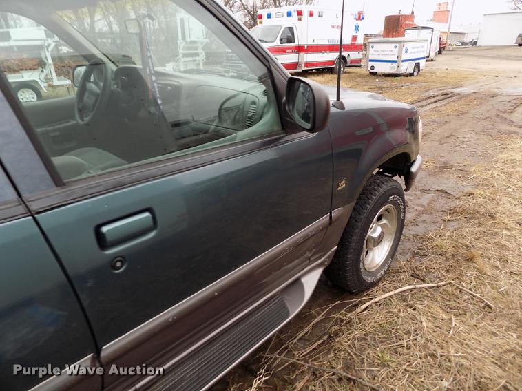 image for item FA9541 1997 Mercury Mountaineer SUV