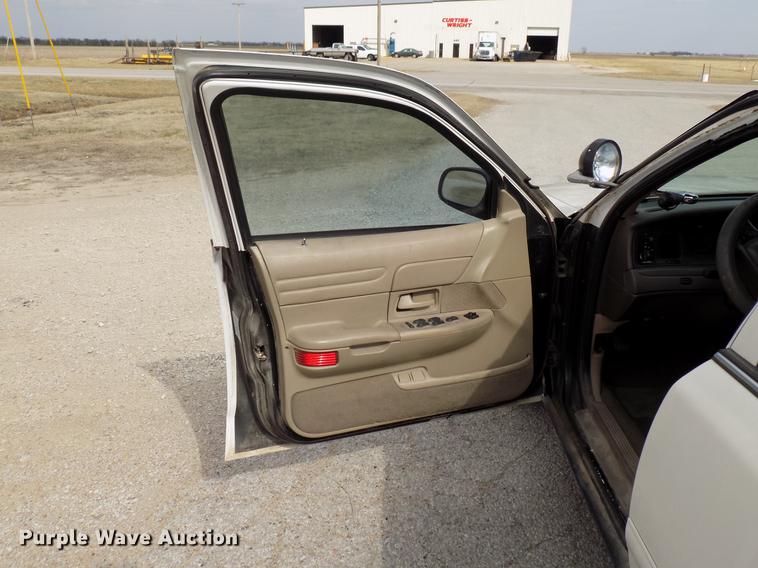 image for item FC9519 1999 Ford Crown Victoria Police Interceptor