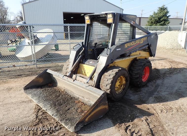 image for item FN9764 2001 New Holland LS180 skid steer