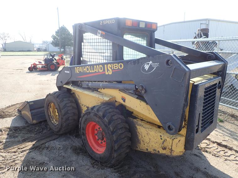 image for item FN9764 2001 New Holland LS180 skid steer