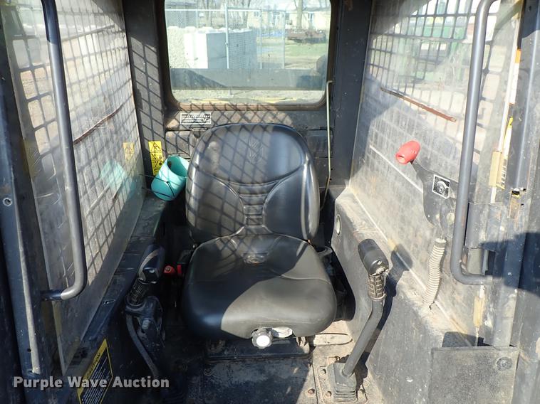 image for item FN9764 2001 New Holland LS180 skid steer