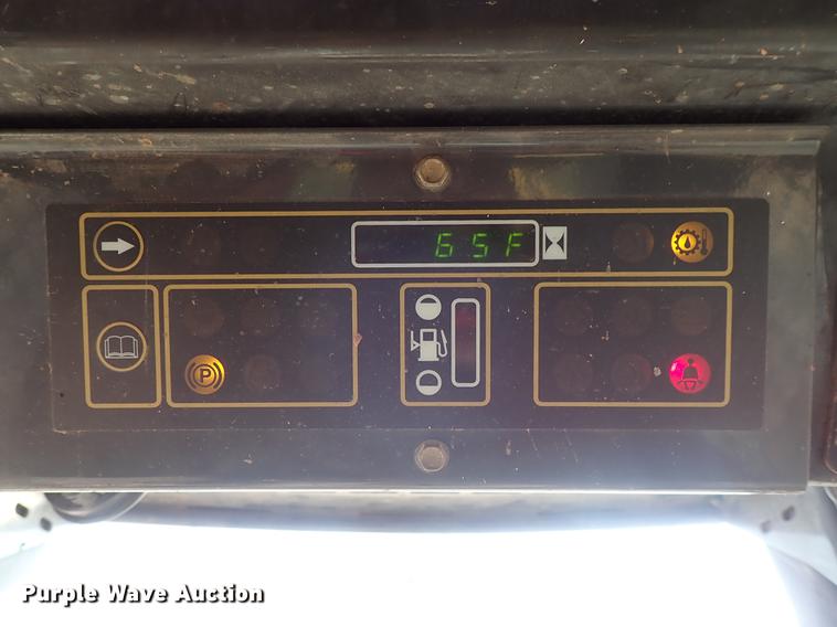 image for item FN9764 2001 New Holland LS180 skid steer