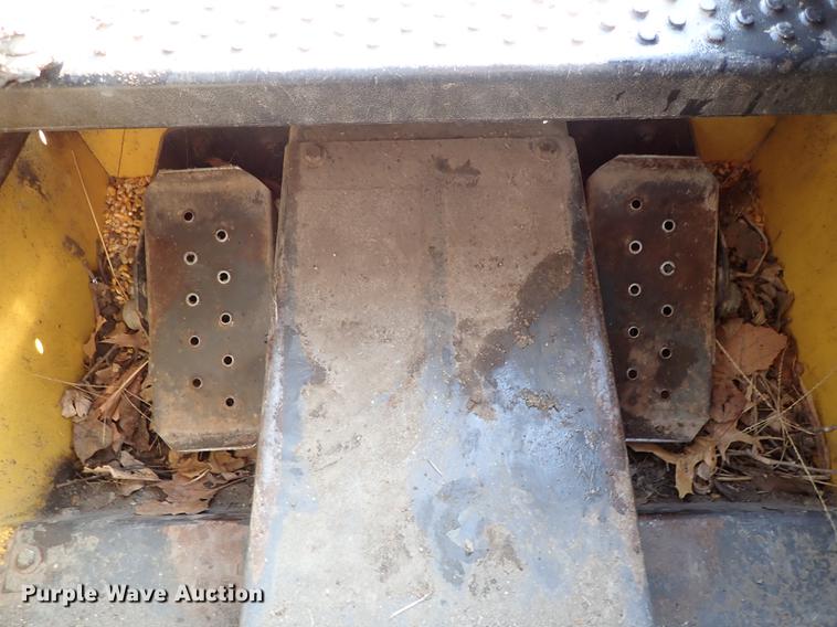 image for item FN9764 2001 New Holland LS180 skid steer