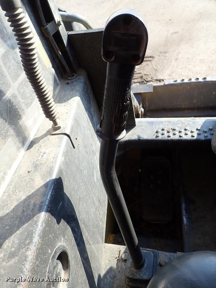 image for item FN9764 2001 New Holland LS180 skid steer