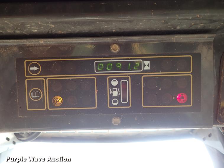 image for item FN9764 2001 New Holland LS180 skid steer