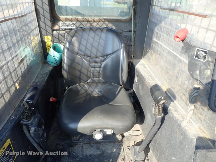 image for item FN9764 2001 New Holland LS180 skid steer