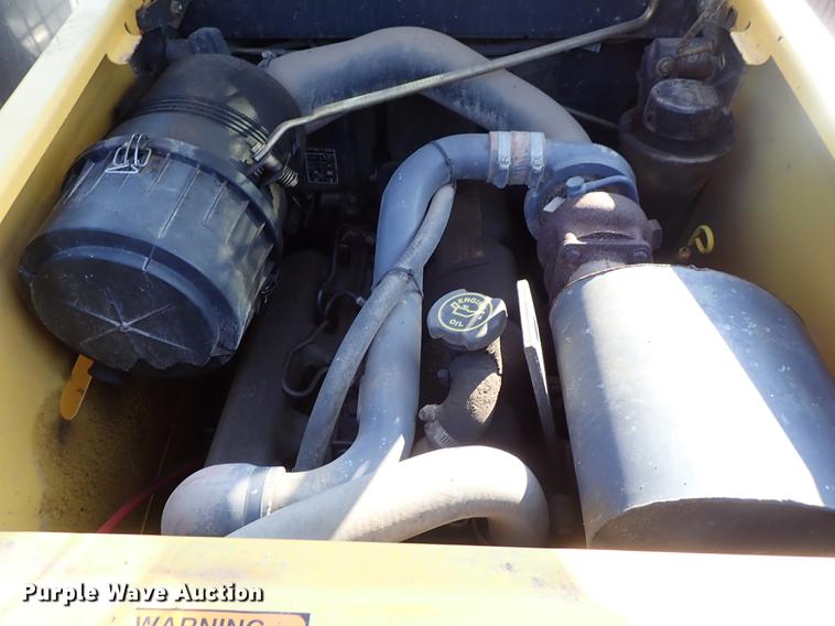 image for item FN9764 2001 New Holland LS180 skid steer