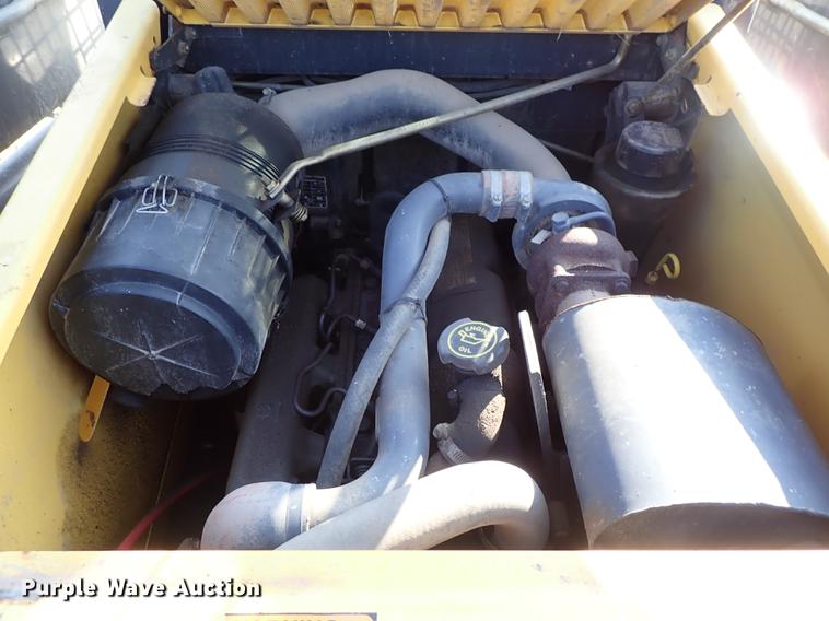 image for item FN9764 2001 New Holland LS180 skid steer