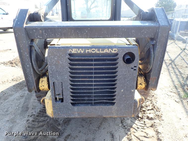 image for item FN9764 2001 New Holland LS180 skid steer