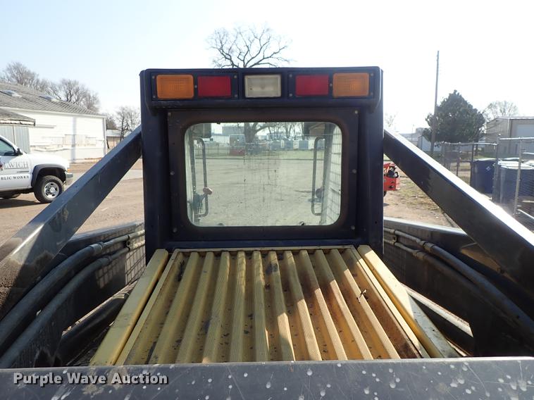 image for item FN9764 2001 New Holland LS180 skid steer