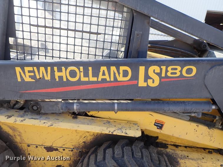 image for item FN9764 2001 New Holland LS180 skid steer