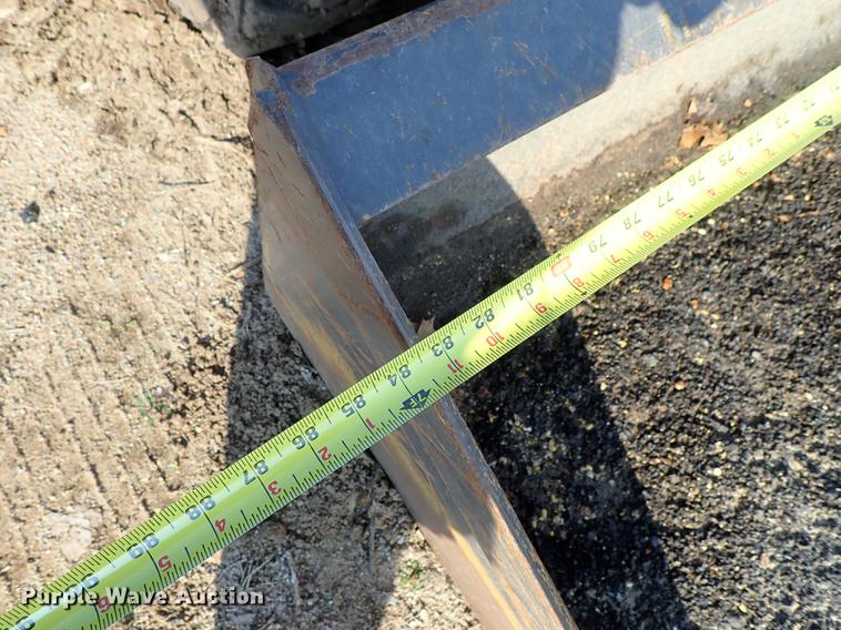 image for item FN9764 2001 New Holland LS180 skid steer