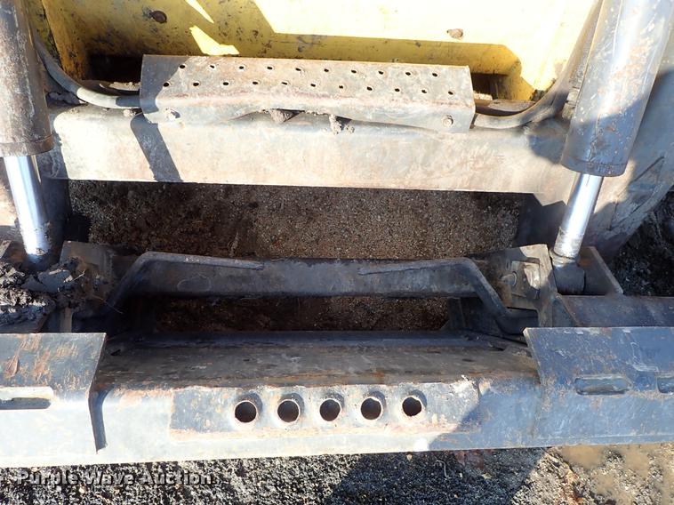 image for item FN9764 2001 New Holland LS180 skid steer