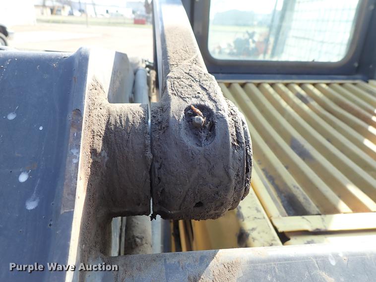 image for item FN9764 2001 New Holland LS180 skid steer