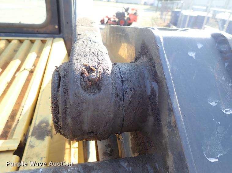 image for item FN9764 2001 New Holland LS180 skid steer