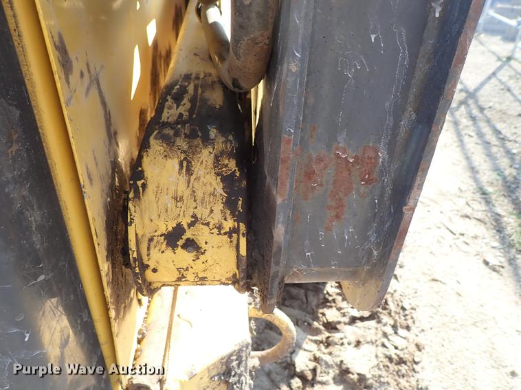 image for item FN9764 2001 New Holland LS180 skid steer