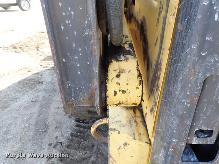 image for item FN9764 2001 New Holland LS180 skid steer