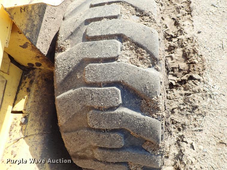 image for item FN9764 2001 New Holland LS180 skid steer