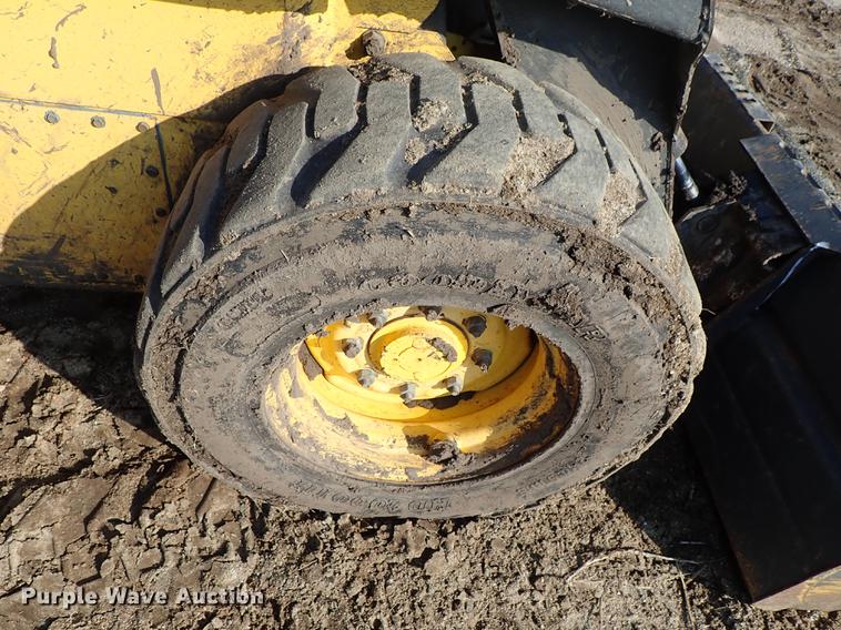 image for item FN9764 2001 New Holland LS180 skid steer