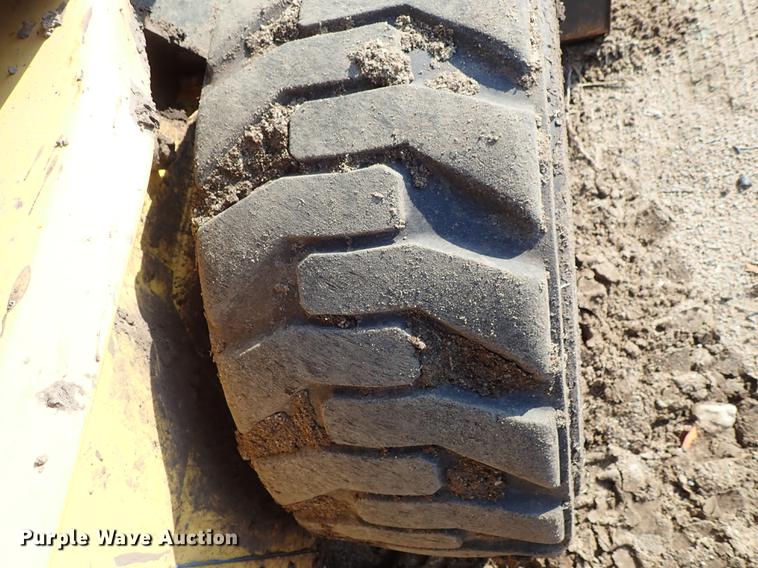 image for item FN9764 2001 New Holland LS180 skid steer