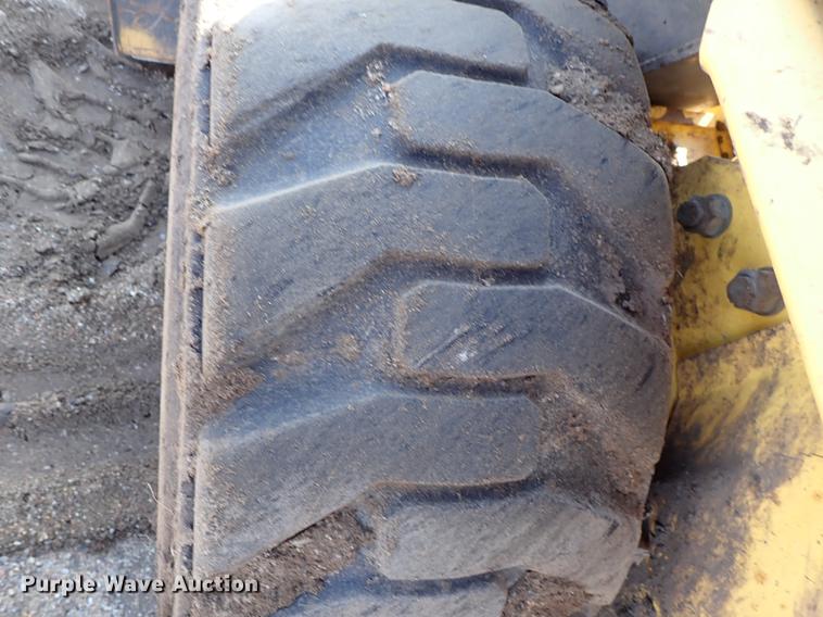 image for item FN9764 2001 New Holland LS180 skid steer