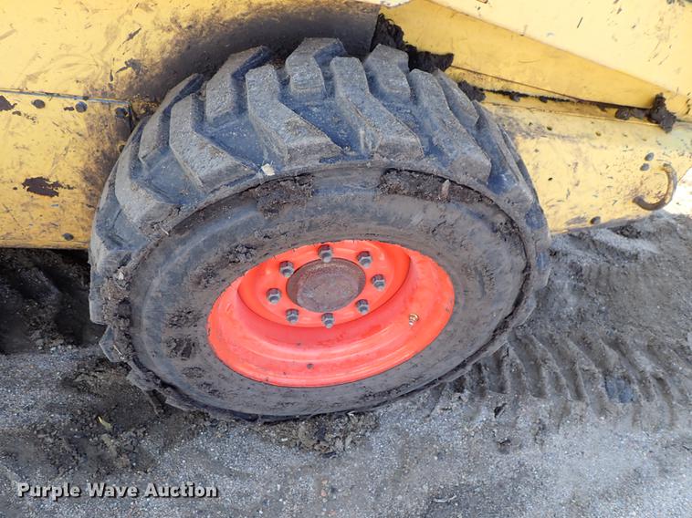 image for item FN9764 2001 New Holland LS180 skid steer