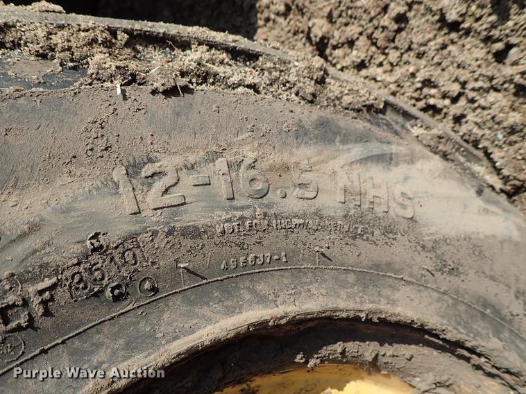 image for item FN9764 2001 New Holland LS180 skid steer