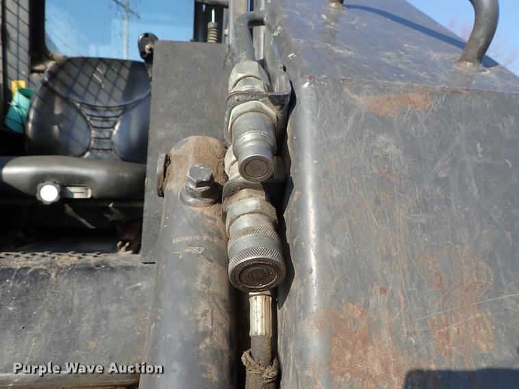 image for item FN9764 2001 New Holland LS180 skid steer