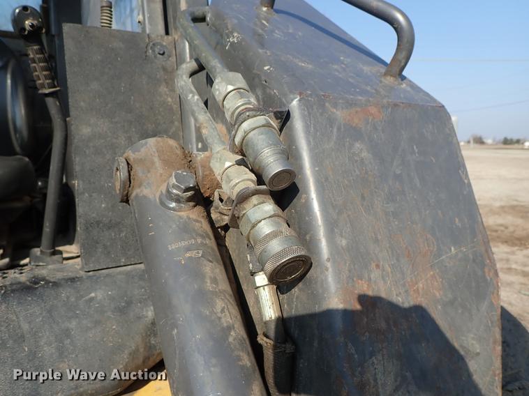image for item FN9764 2001 New Holland LS180 skid steer