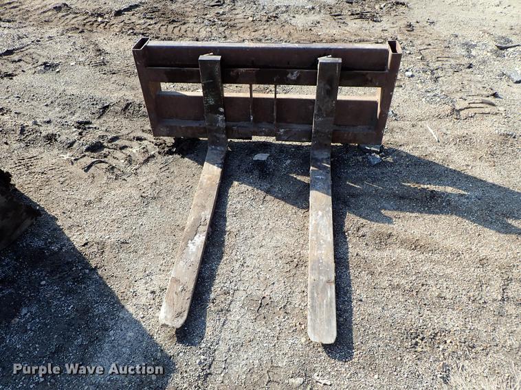 image for item FN9764 2001 New Holland LS180 skid steer