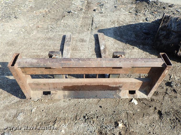 image for item FN9764 2001 New Holland LS180 skid steer