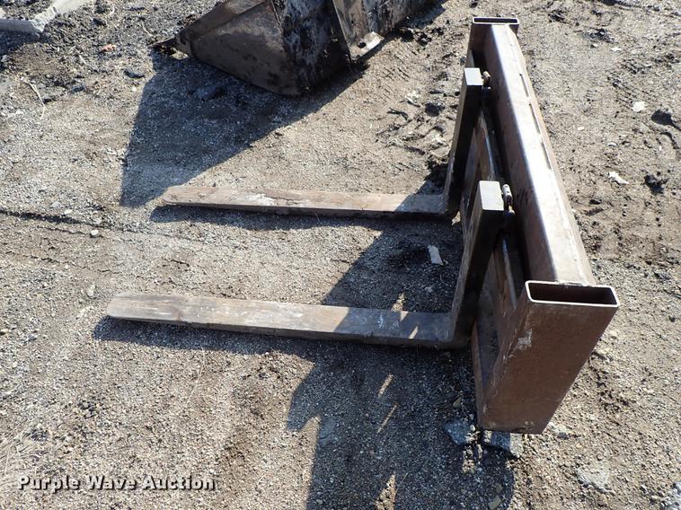 image for item FN9764 2001 New Holland LS180 skid steer