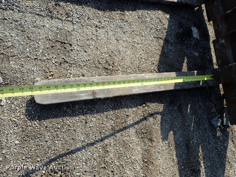 image for item FN9764 2001 New Holland LS180 skid steer