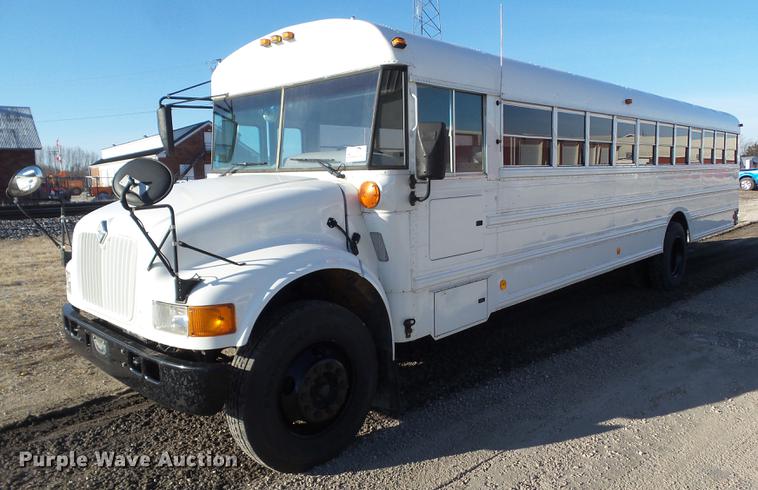 image for item L5736 2001 International 3800 school bus
