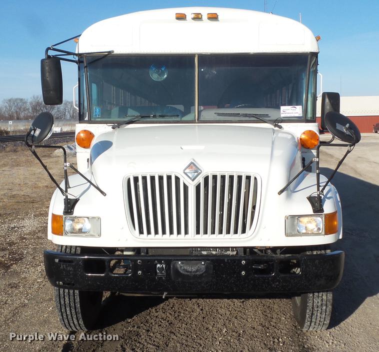 image for item L5736 2001 International 3800 school bus