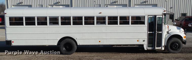 image for item L5736 2001 International 3800 school bus